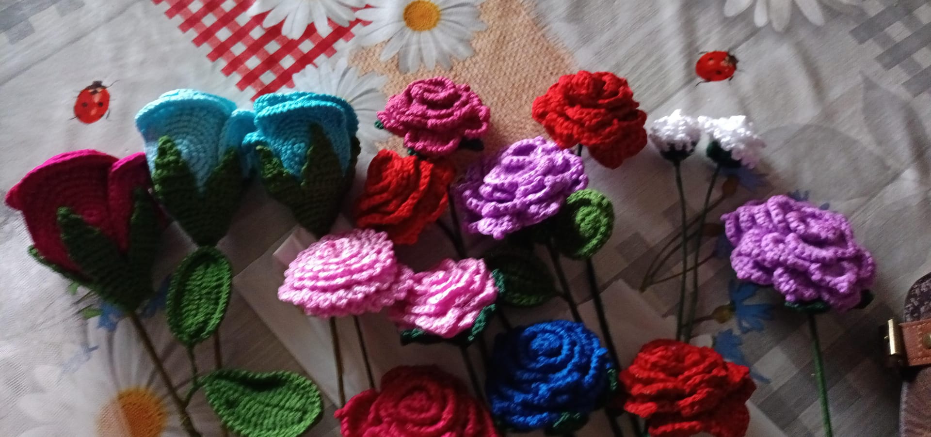 Ramo artesanal de flores de hilo